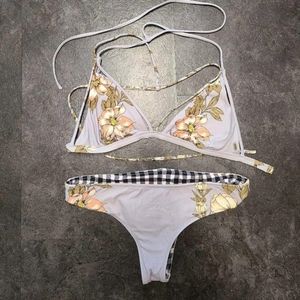 O'Neill Bikini Top & Bottoms Small